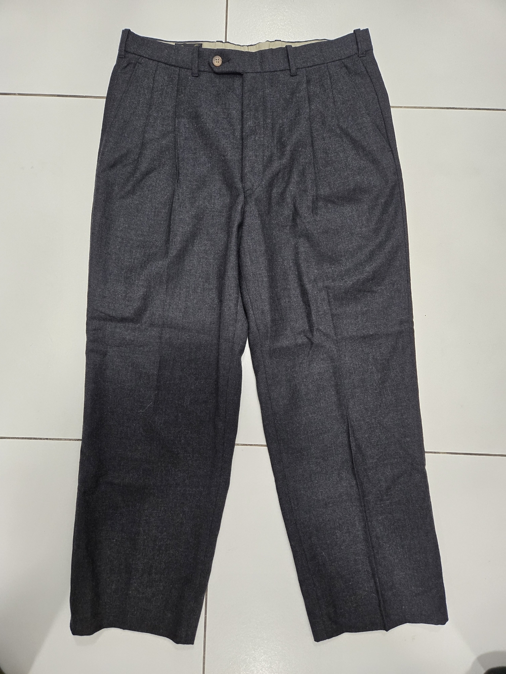 Riviera Men's Relaxed Straight Charcoal Pleated Dress Pants 33x28